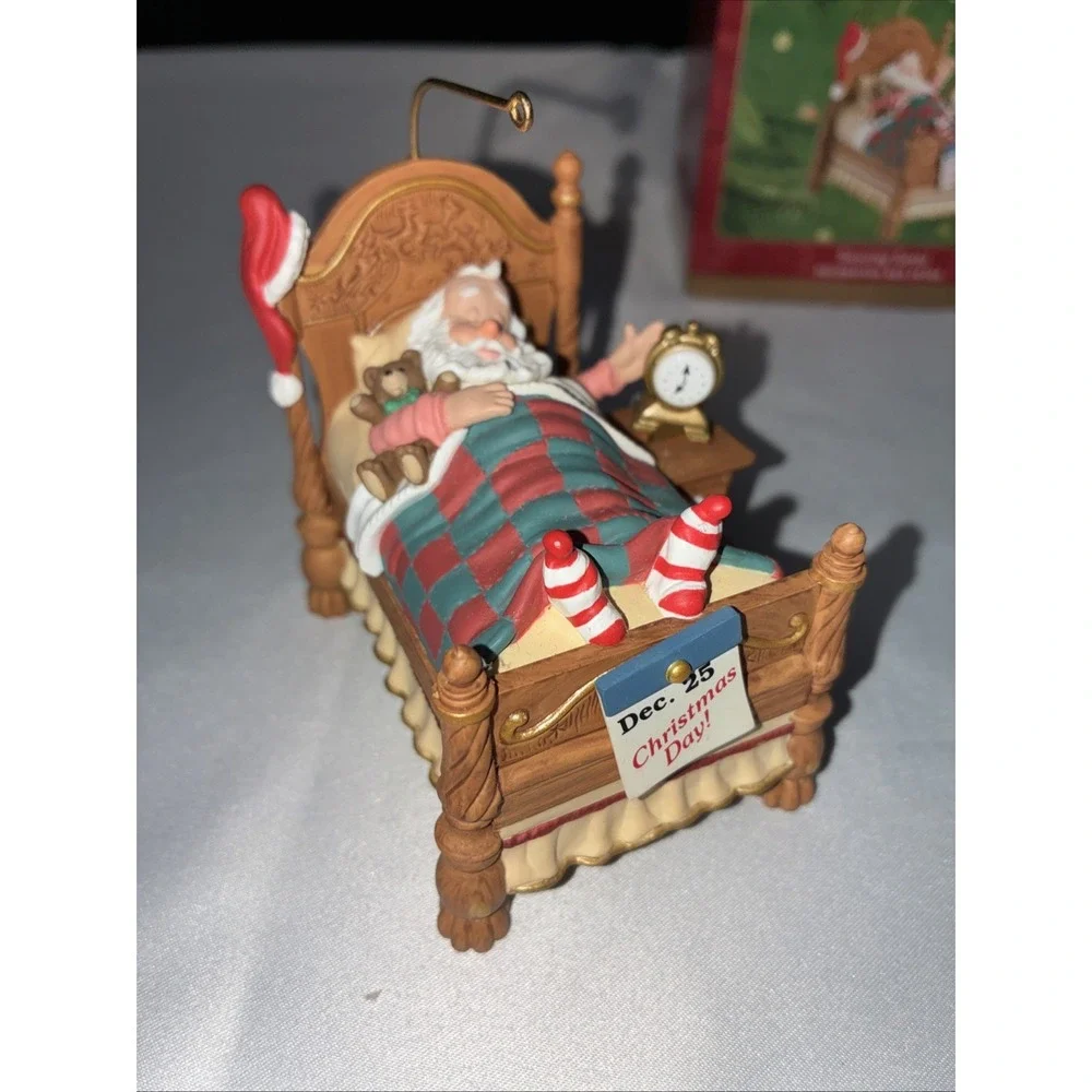 Hallmark Snoozing Santa Christmas Ornament 2001 QX8165 AS IS